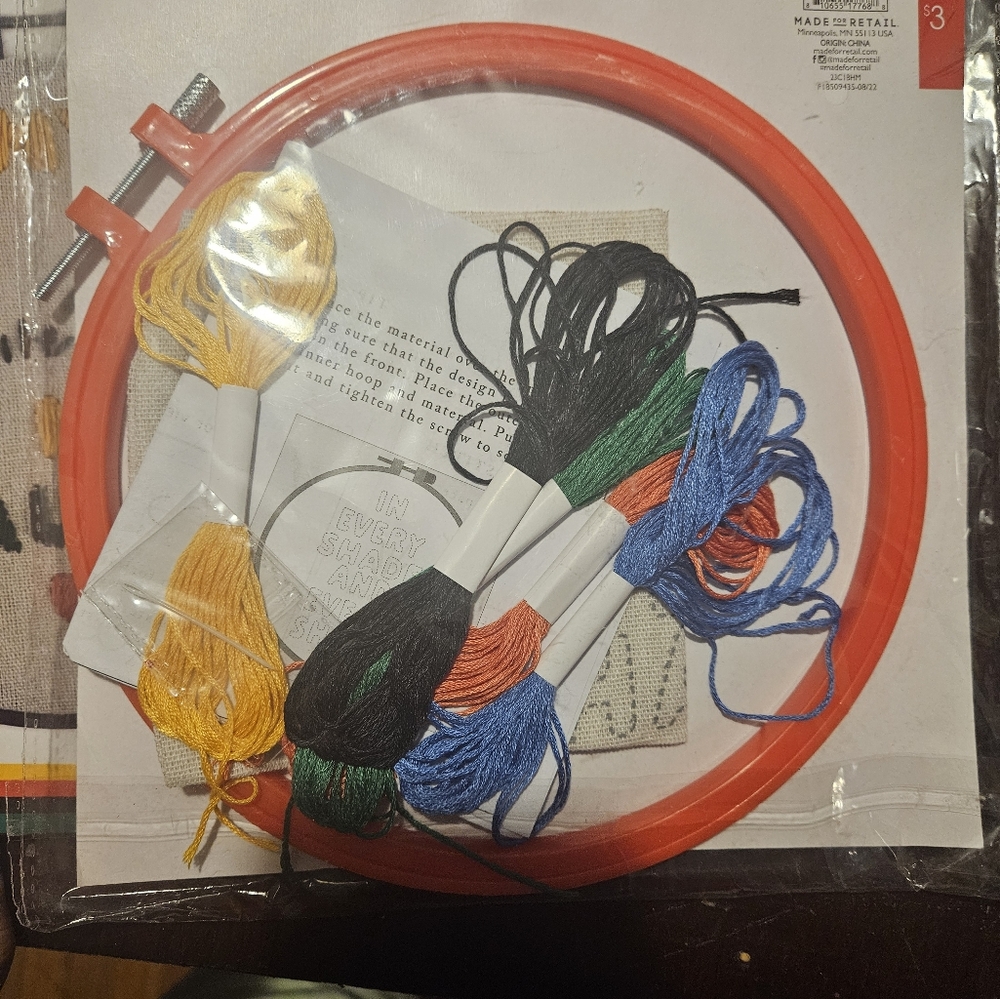 Embroidery kit - Picture 3 of 7
